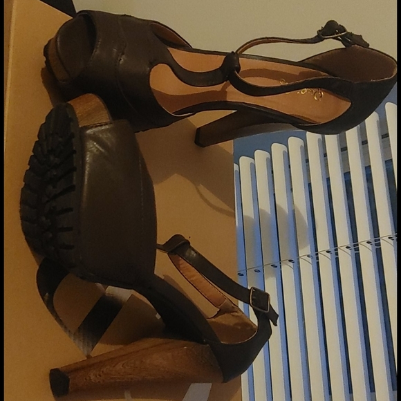 Heels - Picture 3 of 5